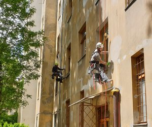 Kompletn� oprava a n�t�r fas�dy vnitrobloku �in�ovn�ho domu